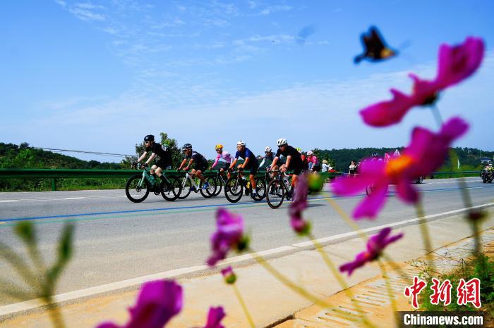 2023中国公路自行车公开赛湖北荆门站两天紧张激