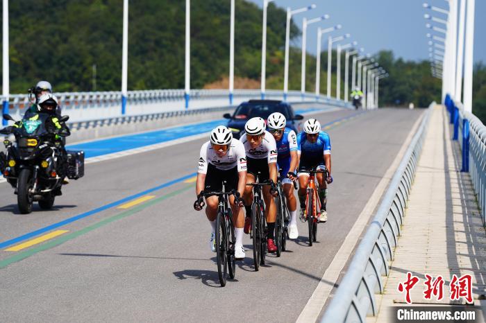 2023中国公路自行车公开赛湖北荆门站两天紧张激