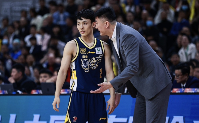 广东男篮大胜四川遭主场球迷倒戈 杜锋回应球迷