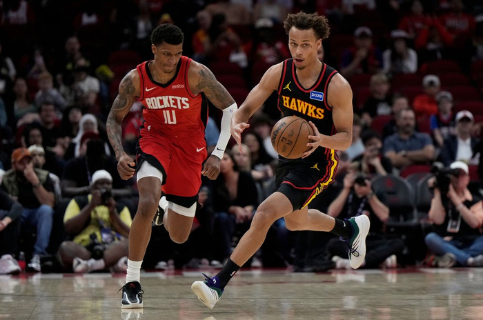 火箭主场大胜老鹰终结11连胜 火箭队多点开花轰