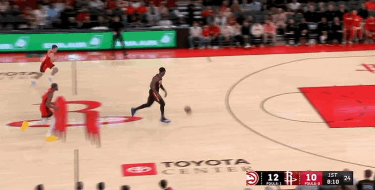 火箭主场大胜老鹰终结11连胜 火箭队多点开花轰