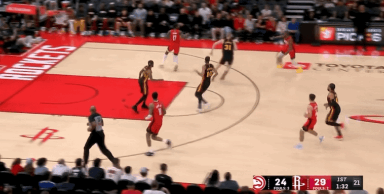 火箭主场大胜老鹰终结11连胜 火箭队多点开花轰