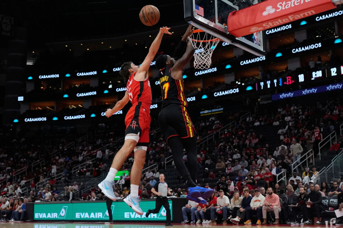 火箭主场大胜老鹰终结11连胜 火箭队多点开花轰