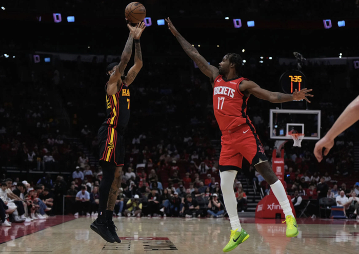 火箭主场大胜老鹰终结11连胜 火箭队多点开花轰