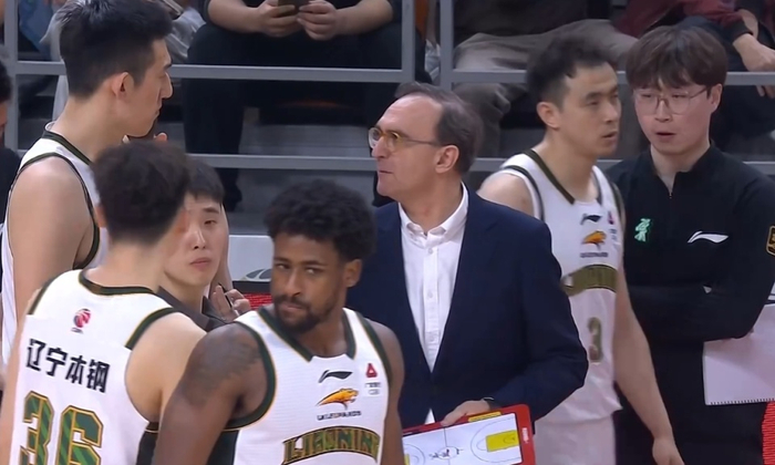 辽宁男篮遭浙江男篮逆转 前场篮板成胜负关键