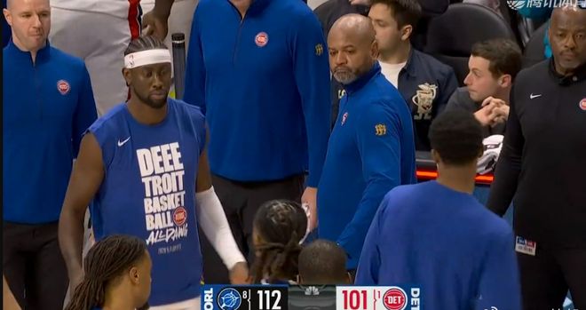 文班亚马35分创马刺季后赛首秀纪录 魔术爆冷掀